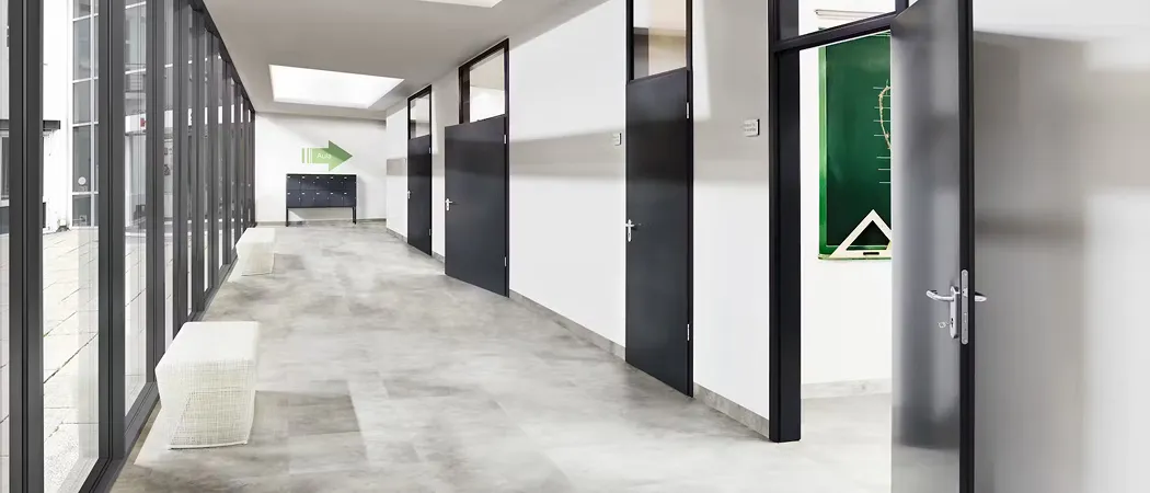 Uşi speciale pentru construcţii specifice